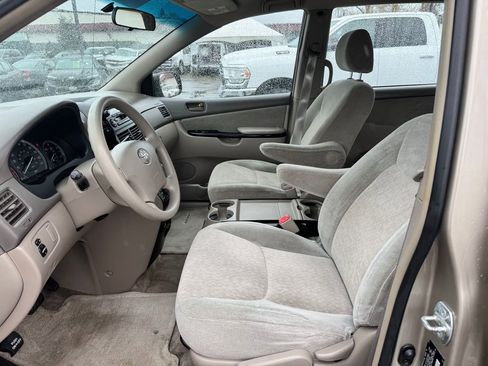 Used 2005 Toyota Sienna CE FWD image 18
