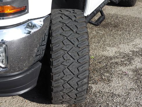 Used 2018 Chevrolet Silverado 1500 LT w/ All Star Edition image 49