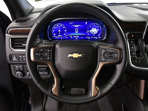 Used 2024 Chevrolet Suburban High Country AWD/4WD image 18