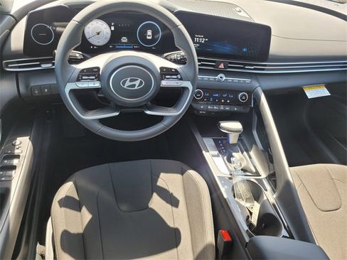 New 2025 Hyundai Elantra SEL image 13