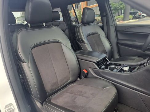 Certified 2023 Jeep Grand Cherokee Altitude AWD/4WD image 36
