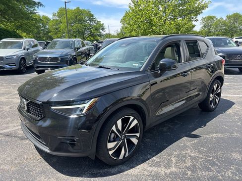 Used 2023 Volvo XC40 B5 Plus w/ Driver Assist Package AWD/4WD image 1