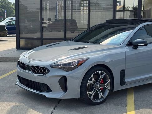 Used 2020 Kia Stinger GT1 RWD image 2