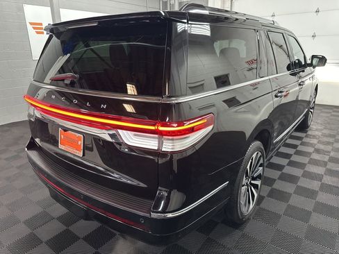 Used 2023 Lincoln Navigator L Reserve AWD/4WD image 9