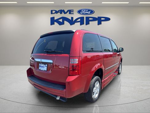 Used 2010 Dodge Grand Caravan SXT w/ Trailer Tow Group FWD image 7