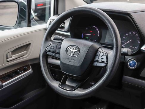 Used 2024 Toyota Sienna LE image 16