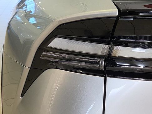 New 2026 Toyota Prius Plug-In Hybrid FWD image 10
