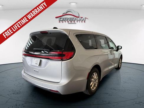 Used 2023 Chrysler Pacifica Touring-L FWD image 25
