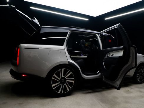 Used 2023 Land Rover Range Rover SV AWD/4WD image 59