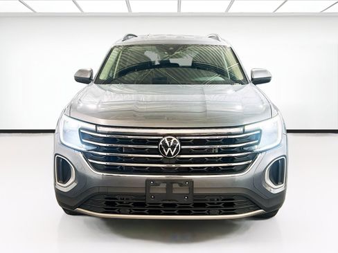 Used 2025 Volkswagen Atlas SE FWD image 2