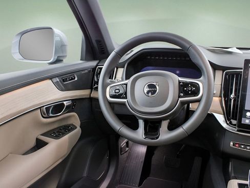 New 2026 Volvo XC90 B6 Plus w/ Protection Package Premier image 14