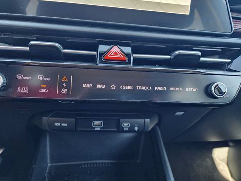 Used 2023 Kia Niro EX FWD image 25