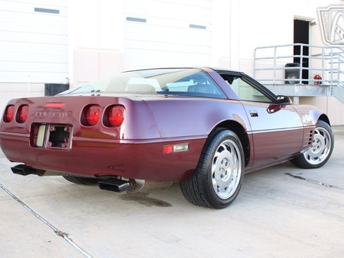 Used 1993 Chevrolet Corvette Coupe RWD image 13