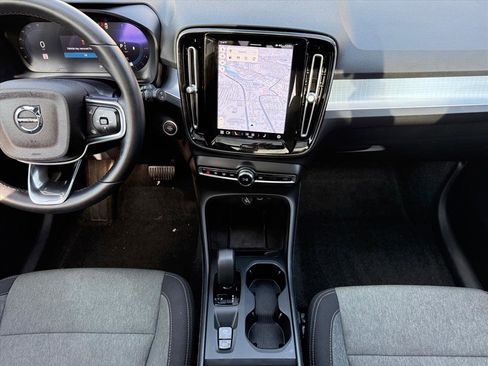 Used 2024 Volvo XC40 B5 Core image 20