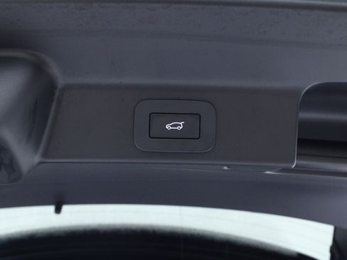 Used 2025 Jaguar F-PACE R-Dynamic S image 10