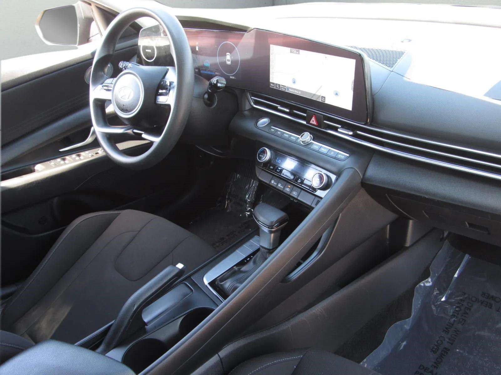 Used 2024 Hyundai Elantra SEL FWD image 9