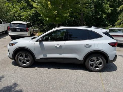 Used 2025 Ford Escape ST-Line w/ Tech Pack #1 AWD/4WD image 2