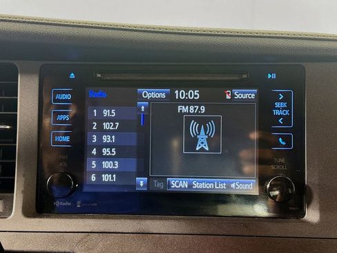 Used 2015 Toyota Sienna SE image 14