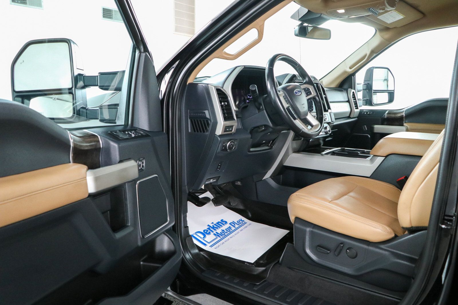 Used 2022 Ford F250 Lariat w/ Lariat Value Package AWD/4WD image 3