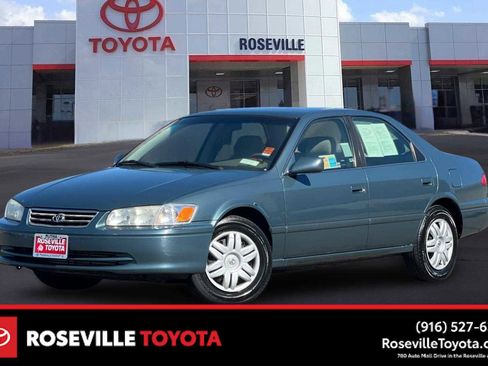 Used 2000 Toyota Camry LE image 1