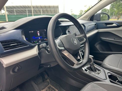 Used 2023 Volkswagen Taos SE w/ Panoramic Sunroof Package image 6