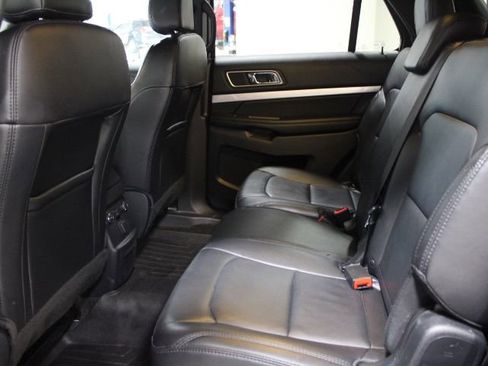 Used 2017 Ford Explorer XLT w/ Equipment Group 202A AWD/4WD image 24