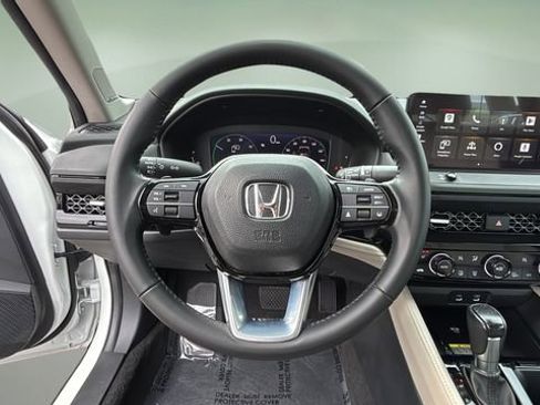 Used 2023 Honda Accord Touring image 11