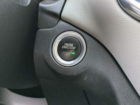 Used 2018 Chevrolet Equinox LT image 29