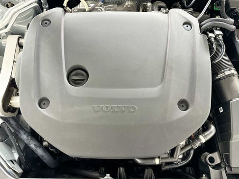 Used 2025 Volvo V90 B6 Cross Country Ultra w/ Climate Package image 28