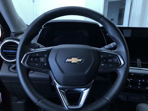 Used 2025 Chevrolet Trax LT w/ LT Convenience Package image 25