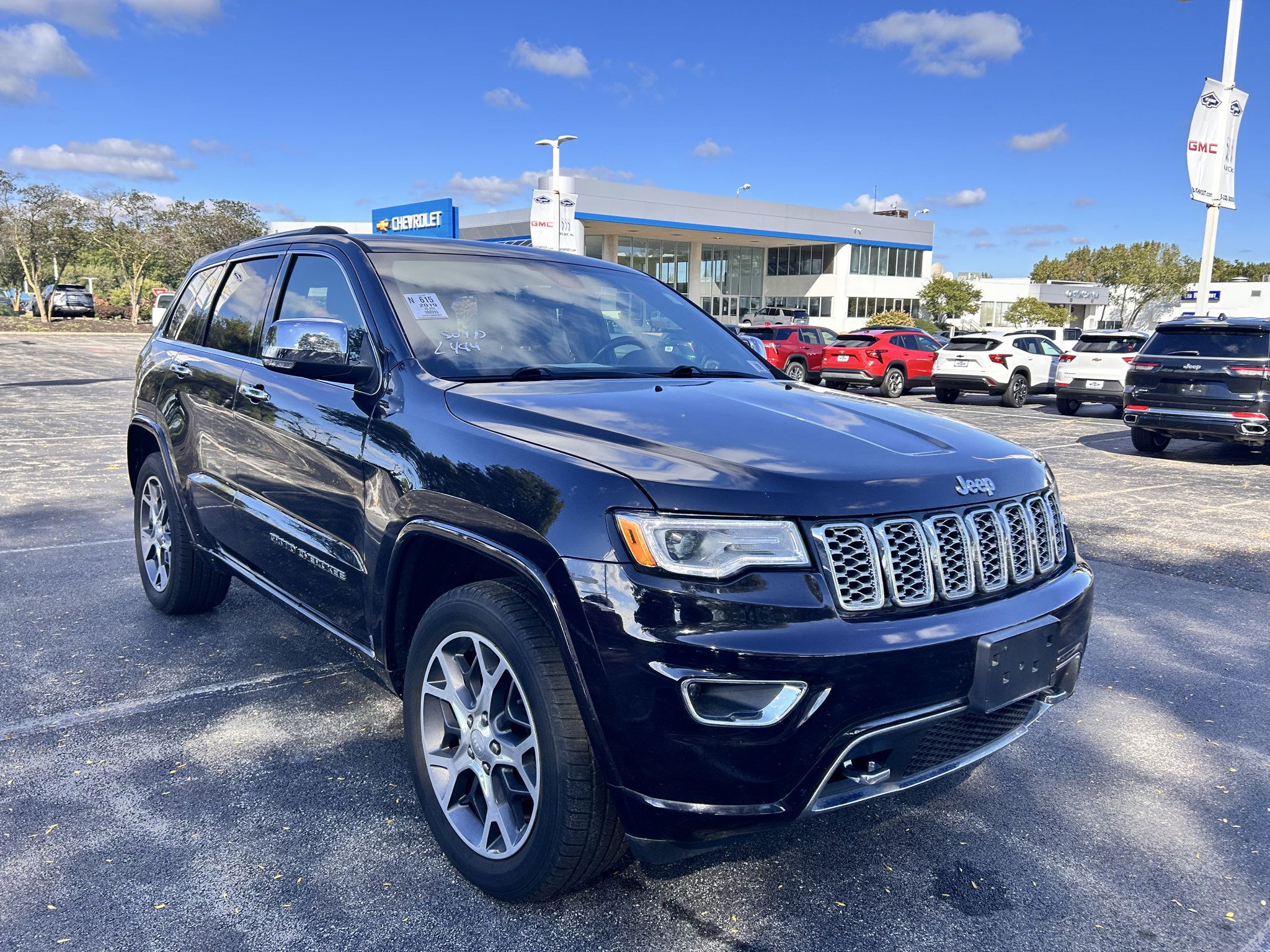 Used 2019 Jeep Grand Cherokee Overland AWD/4WD image 3