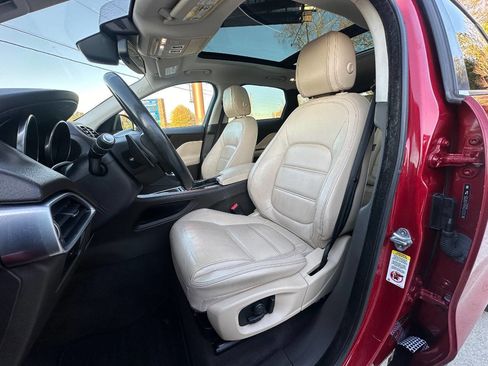 Used 2017 Jaguar F-PACE Prestige image 6
