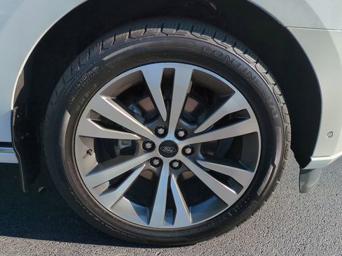 Certified 2021 Ford Expedition Platinum image 11