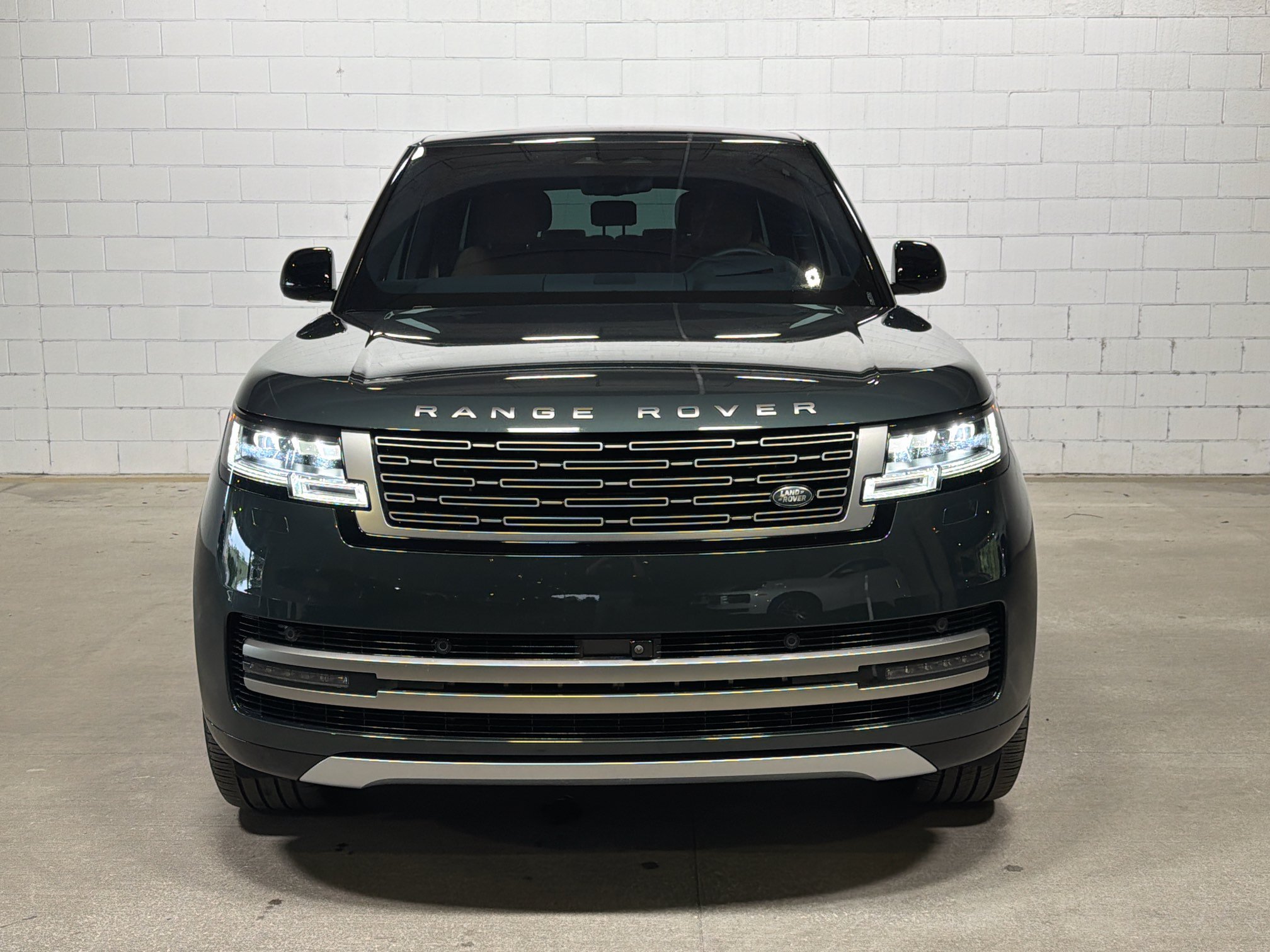 Used 2025 Land Rover Range Rover Long Wheelbase SE AWD/4WD image 9
