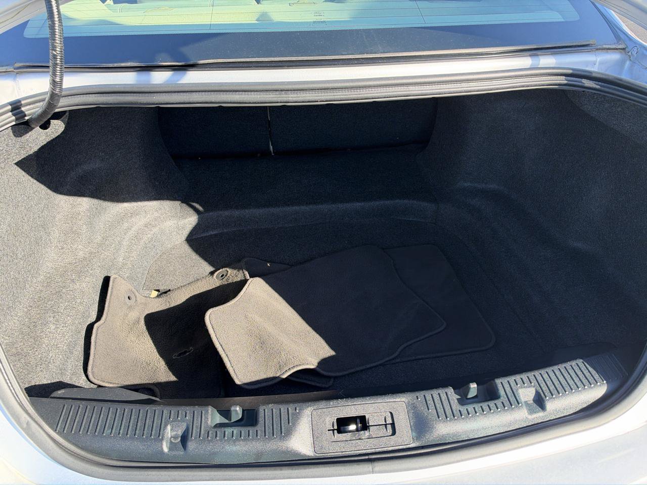 Used 2018 Ford Taurus SE FWD image 21
