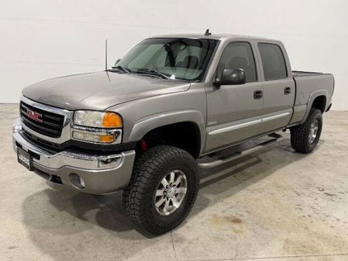 Used 2006 GMC Sierra 2500 SLT w/ Heavy-Duty Power Package image 2