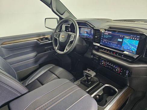 Used 2025 Chevrolet Silverado 1500 High Country w/ Technology Package image 11