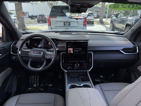 Used 2026 GMC Acadia Elevation w/ Elevation Premium Package FWD image 17