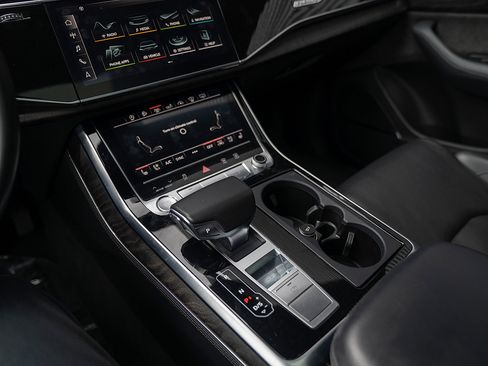 Used 2019 Audi Q8 Prestige w/ Luxury Package image 12