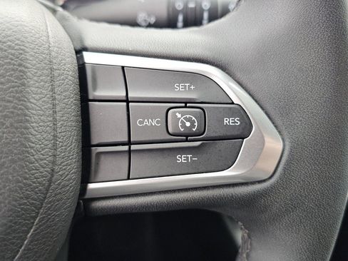 Used 2023 Jeep Compass Latitude image 19