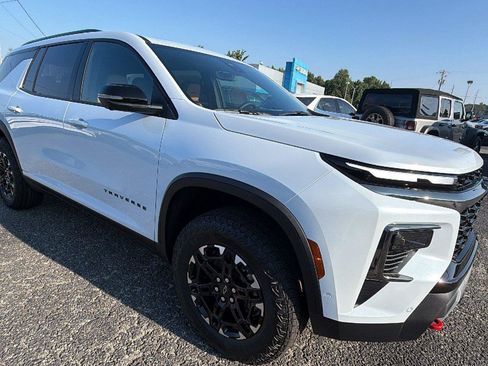 New 2027 Chevrolet Traverse Z71 w/ Enhanced Driving Package AWD/4WD image 7