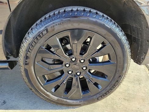 Used 2025 Ford Expedition Max Platinum w/ Stealth Appearance Package image 10