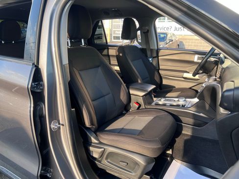 Used 2022 Ford Explorer XLT image 50