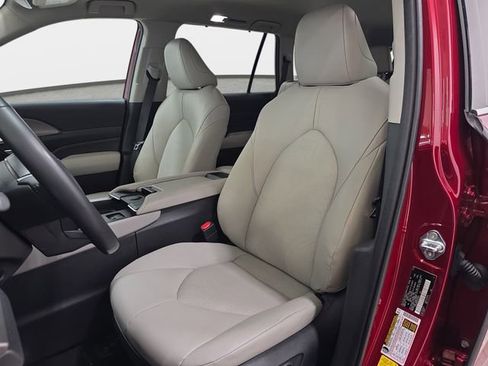 Certified 2024 Toyota Grand Highlander AWD image 12