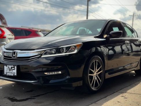 Used 2017 Honda Accord Sport image 5