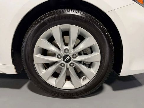 Used 2018 Kia Optima EX w/ Technology Package FWD image 9
