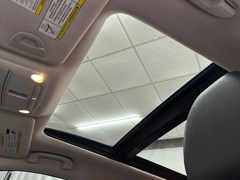 Used 2015 Nissan Rogue SL w/ SL Premium Package FWD image 18
