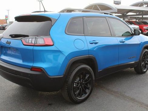 Used 2023 Jeep Cherokee Altitude Lux AWD/4WD image 3