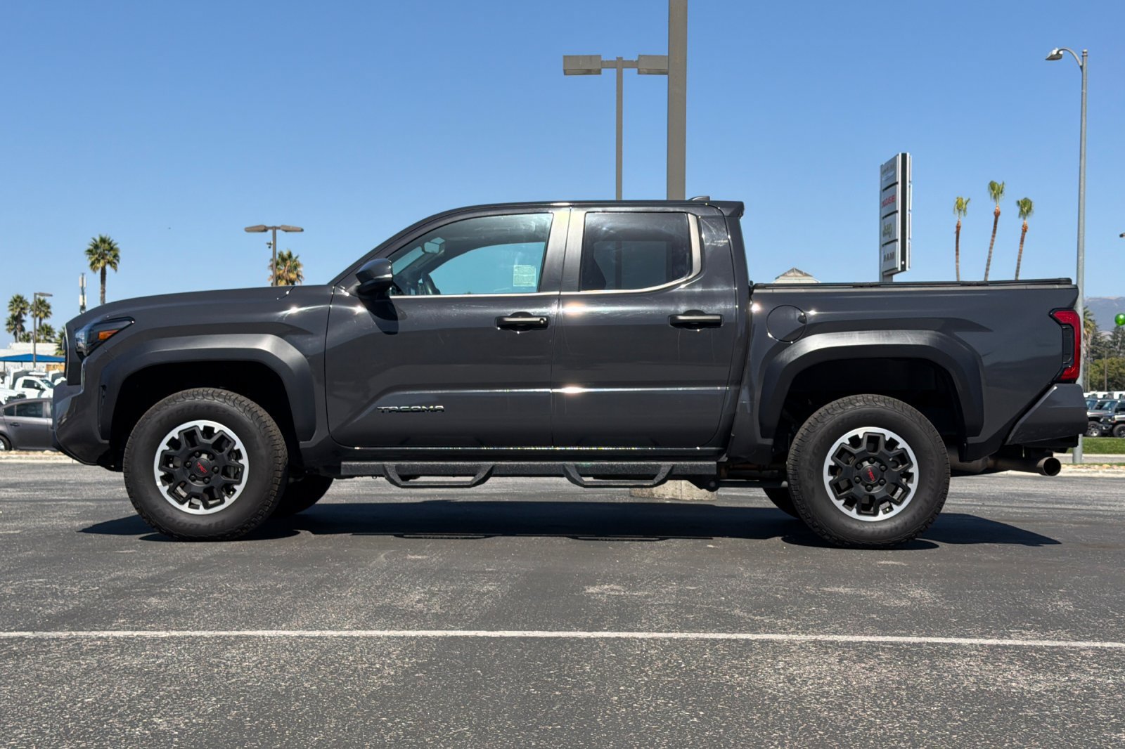 Used 2024 Toyota Tacoma TRD Off-Road w/ TRD Off Road Upgrade Package AWD/4WD image 7