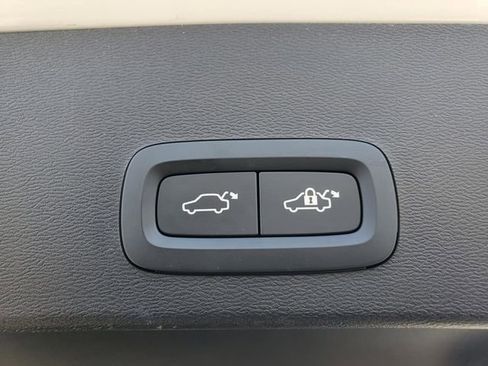 Certified 2025 Volvo XC40 B5 Ultra w/ Protection Package Premier AWD/4WD image 36